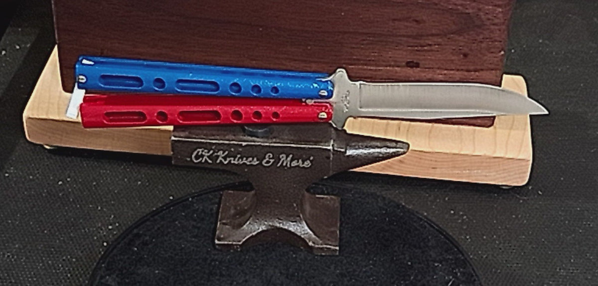 Bench Mark Butterfly Knife Red/Blue