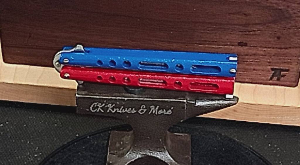 Bench Mark Butterfly Knife Red/Blue
