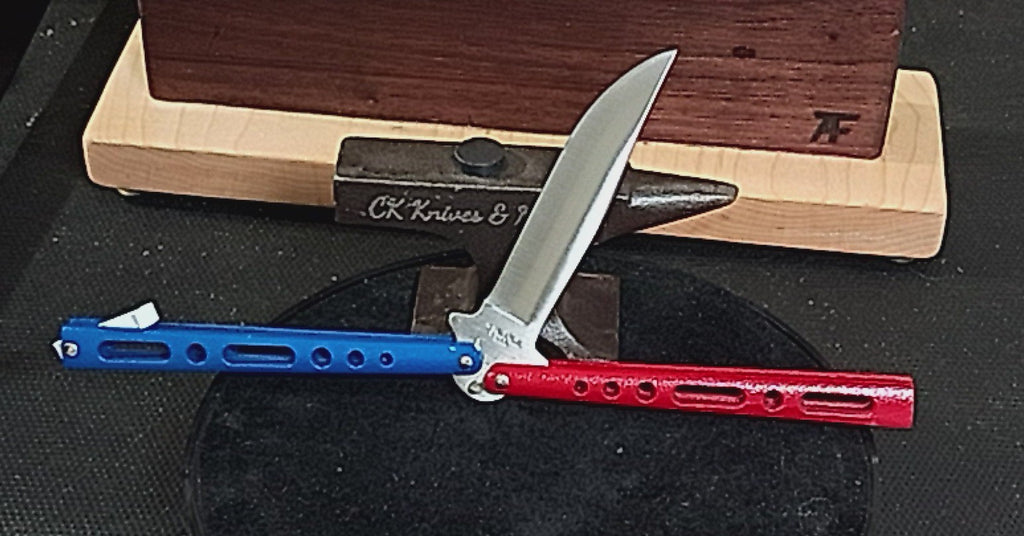 Bench Mark Butterfly Knife Red/Blue
